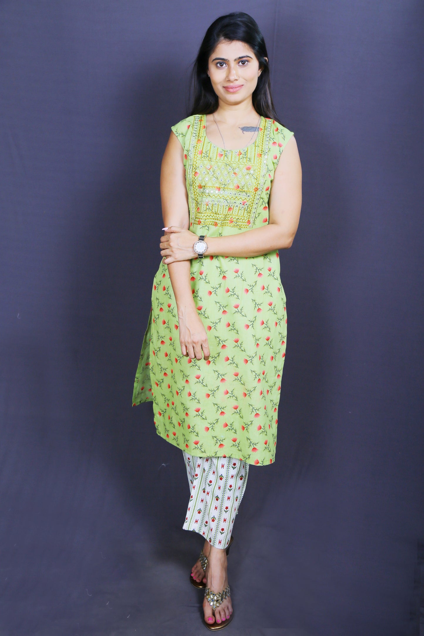 Women Green Ethnic Print Straight Kurta Set Sleeveless