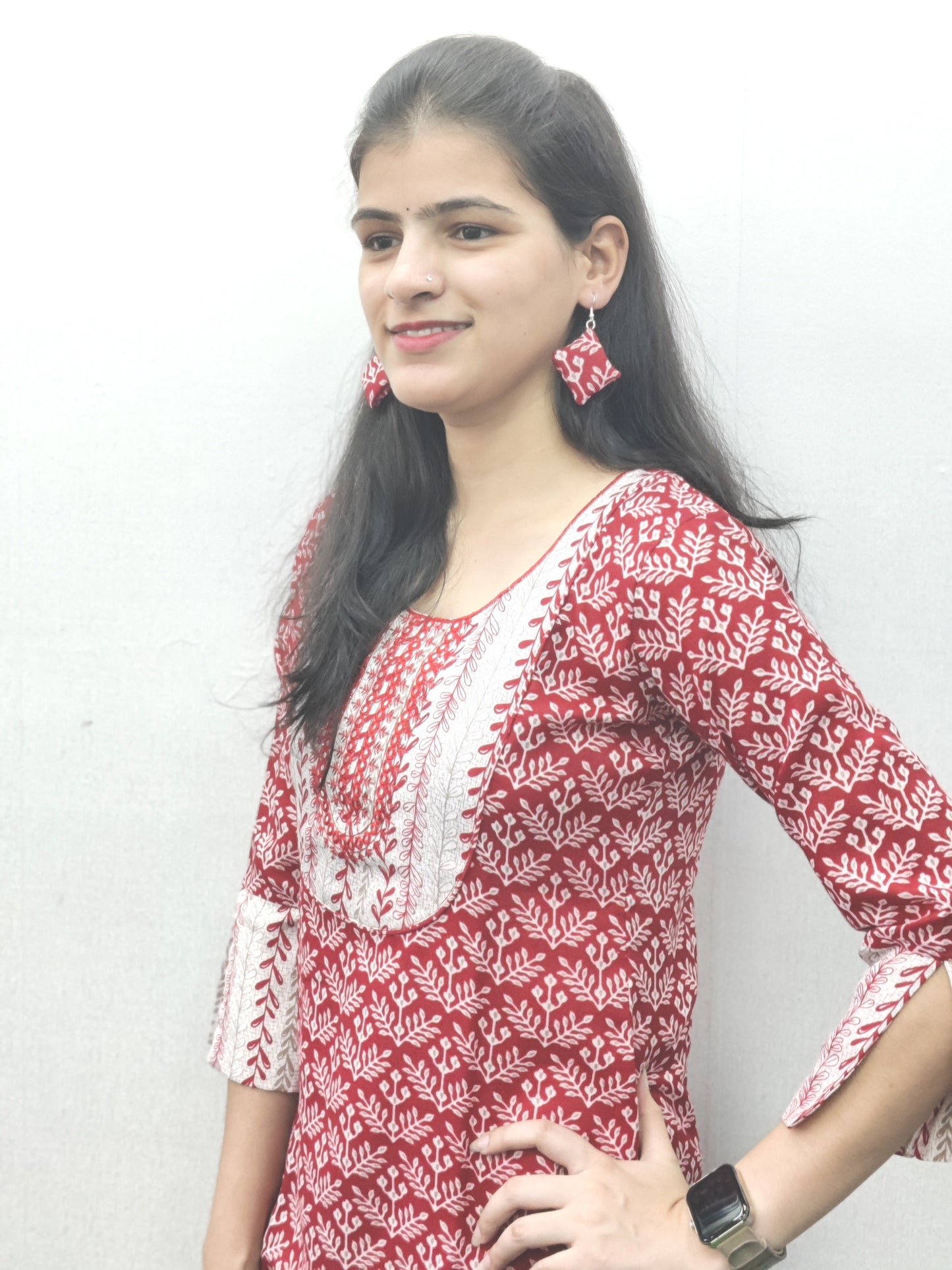 Women Red and White Ethnic Print Straight Kurta Set