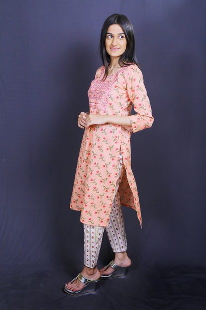Women Peach Ethnic Print Straight Kurta Set with 3/4th sleeves