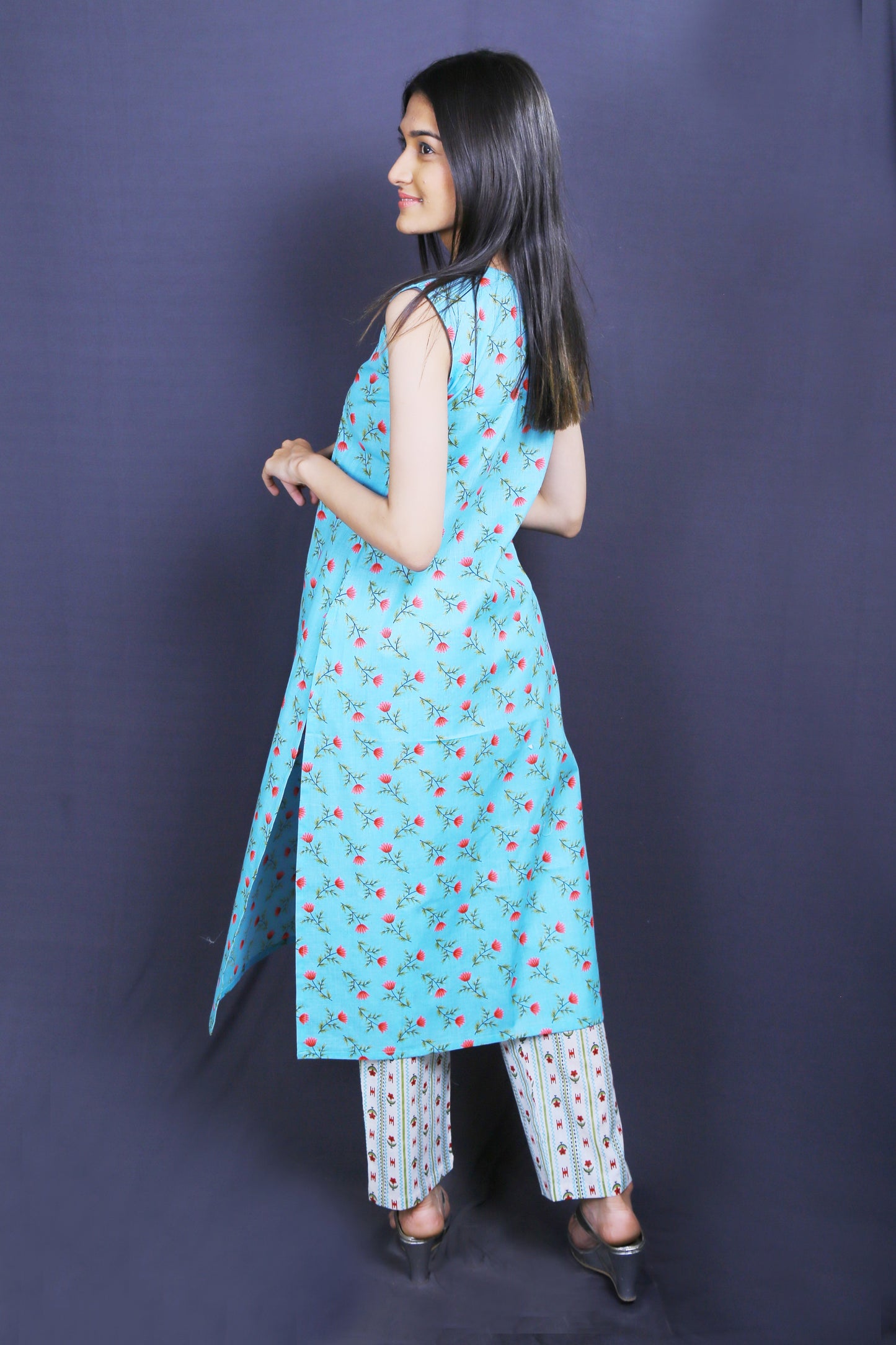 Women Blue Ethnic Print Straight Kurta Set sleeveless